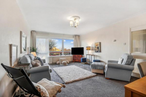 Spacious2Br-Balcony-Parking-25minCentralLondon